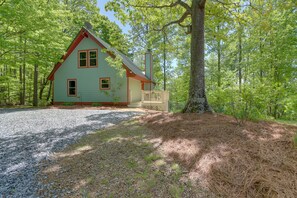 Exterior - Blue Ridge Getaway w/ Hot Tub & Seasonal View! (Blue Ridge)