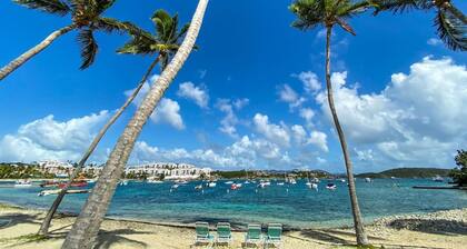 Amazing Location & Value! A few steps to the beach, walk to the restaurant/bar!