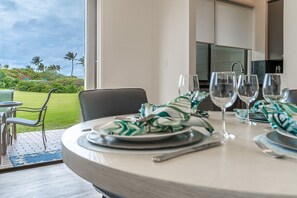 Dining - Great location, Kapalua, spacious 1-bedroom, views, walk to beach, golf, spa (Lahaina)
