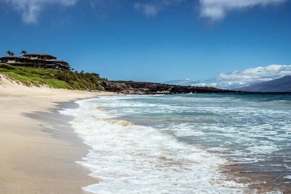 Beach nearby, sun loungers, beach towels