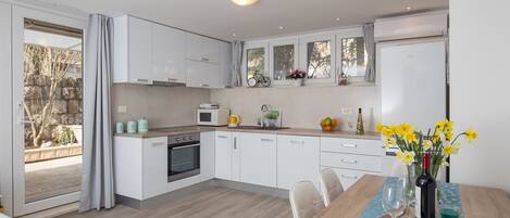 Réfrigérateur, micro-ondes, four, lave-vaisselle