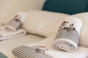 1 habitación, acceso a internet y ropa de cama 