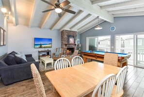 TV, fireplace