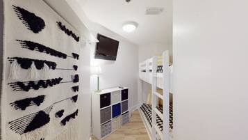 2 soverom, strykejern/-brett, internettilgang og sengetøy