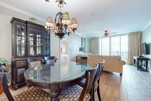 Interior - Spacious, Cozy Condo On Okaloosa Island 490 Feet Of Private Beach (Fort Walton Beach)