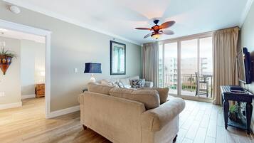 TV, đầu đĩa DVD, thư viện phim