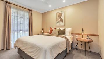 2 bedrooms, iron/ironing board, bed sheets