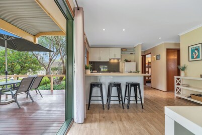 Moama Riverfront Escape: Pool, Fun + Space for Everyone!