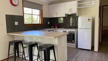 KylskÄp, mikrovÄgsugn, ugn och spishÀll