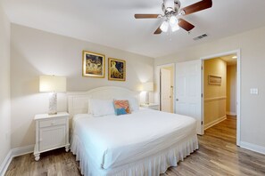 2 soverom, strykejern/-brett, internettilgang og sengetøy