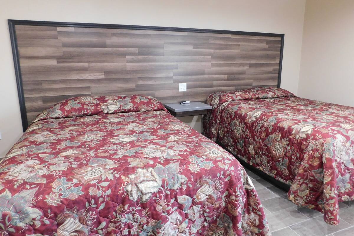 2 Queen Bed Non Smoking | Desk, laptop workspace, WiFi (free), bed sheets