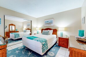 3 bedrooms, iron/ironing board, internet, bed sheets