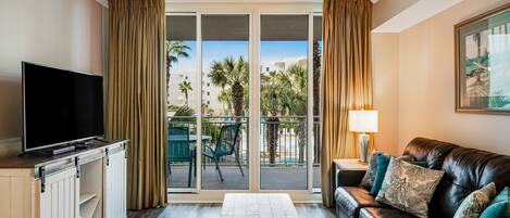 Télévision, lecteur de DVD, vidéothèque