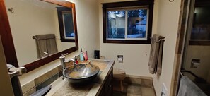 Bathroom - Cannabis friendly Kenai Zen Style Lodging (Kenai)