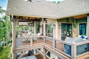 Outdoor dining - Boulder Creek at Eagles Nest - Huge Custom Home - Hot tub - Live Like A King! (Banner Elk)