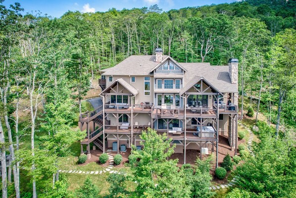 Exterior - Boulder Creek at Eagles Nest - Huge Custom Home - Hot tub - Live Like A King! (Banner Elk)