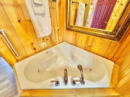 Shower, jetted bath. Sylamore Depot Cabin # 302