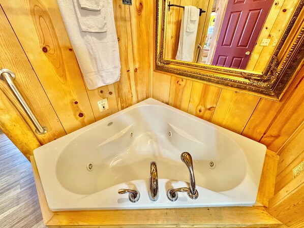 Shower, jetted bath - Sylamore Depot Cabin # 302 (Mountain View)