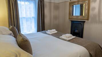 4 bedrooms, WiFi, bed sheets