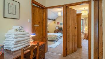 6 bedrooms, WiFi, bed sheets