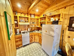 Fridge, microwave, oven, stovetop - Liberty Cabin Number 301 (Mountain View)
