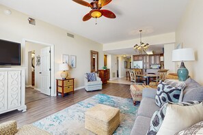 TV, DVD player, video library - Welcoming, 4th-floor condo on the beach with pool, hot tub & balcony (Perdido Key)