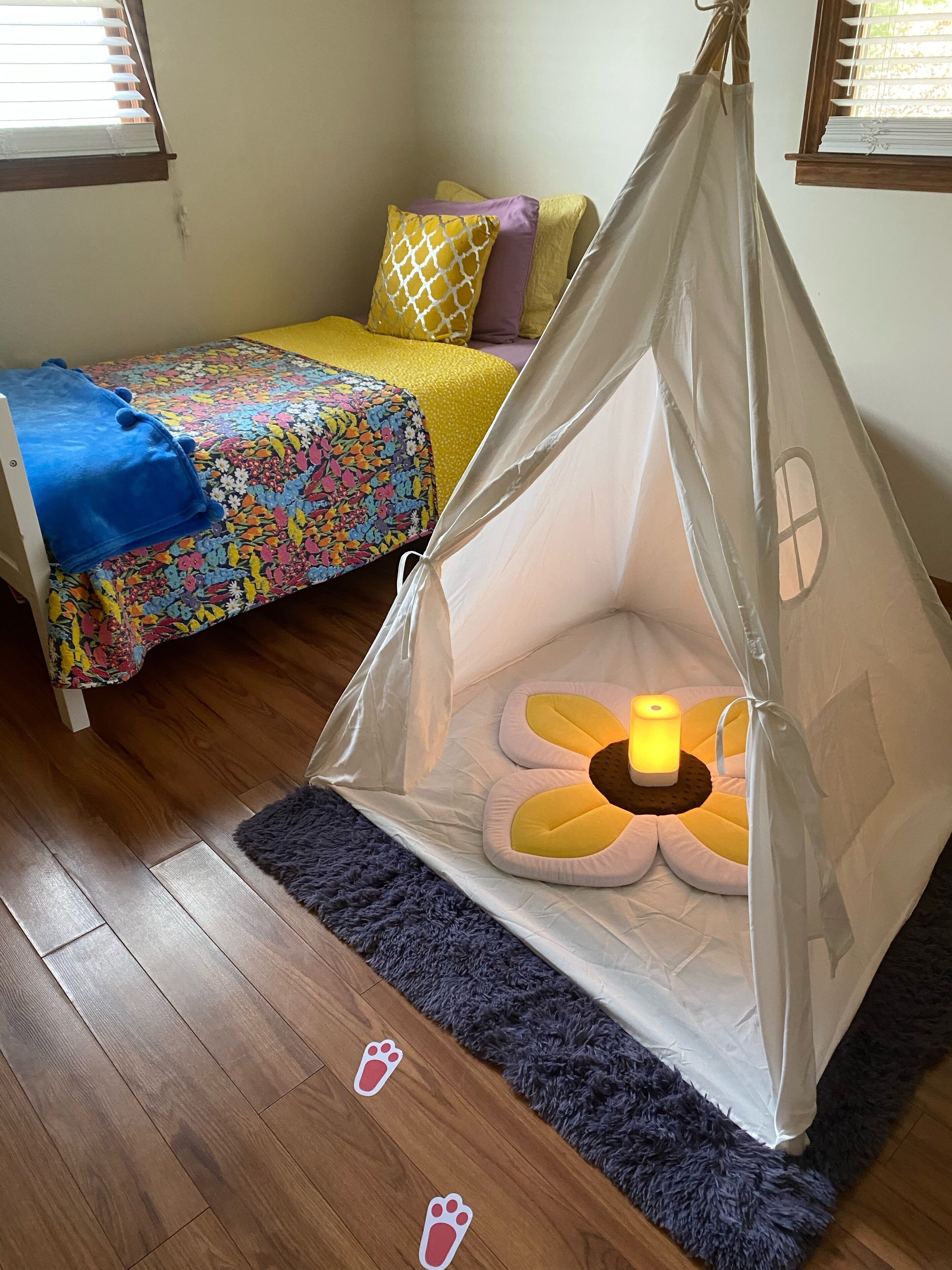 2 bedrooms, desk, iron/ironing board, travel crib