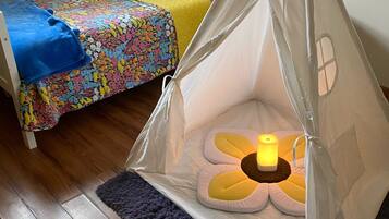 2 Schlafzimmer, Schreibtisch, BĂŒgeleisen/BĂŒgelbrett, Reisekinderbett