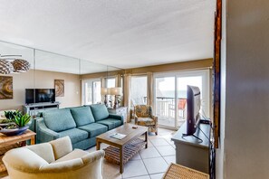 TV, DVD player, video library - Updated, beachfront condo with beach setup - quick drive to entertainment (Fort Walton Beach)