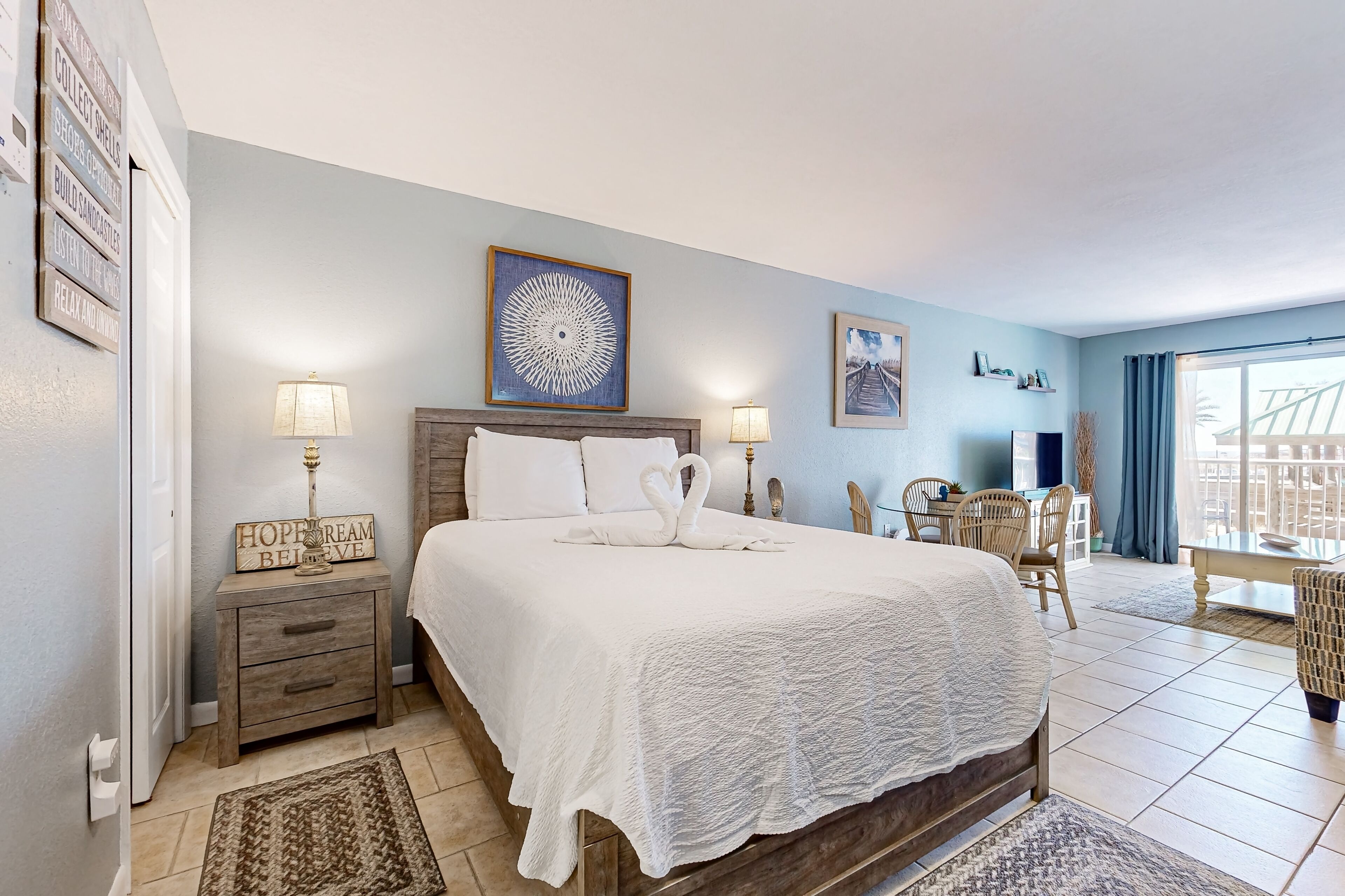 Bügeleisen/Bügelbrett, Internetzugang, Bettwäsche