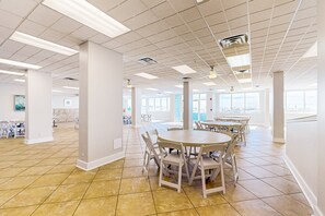 Dining - Seventh floor condo w/ pool access, washer/dryer, ocean view, & central AC (Fort Walton Beach)