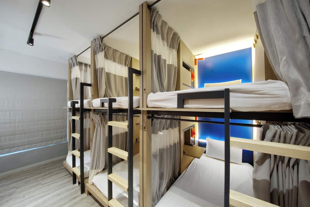 Shared Dormitory, Men only