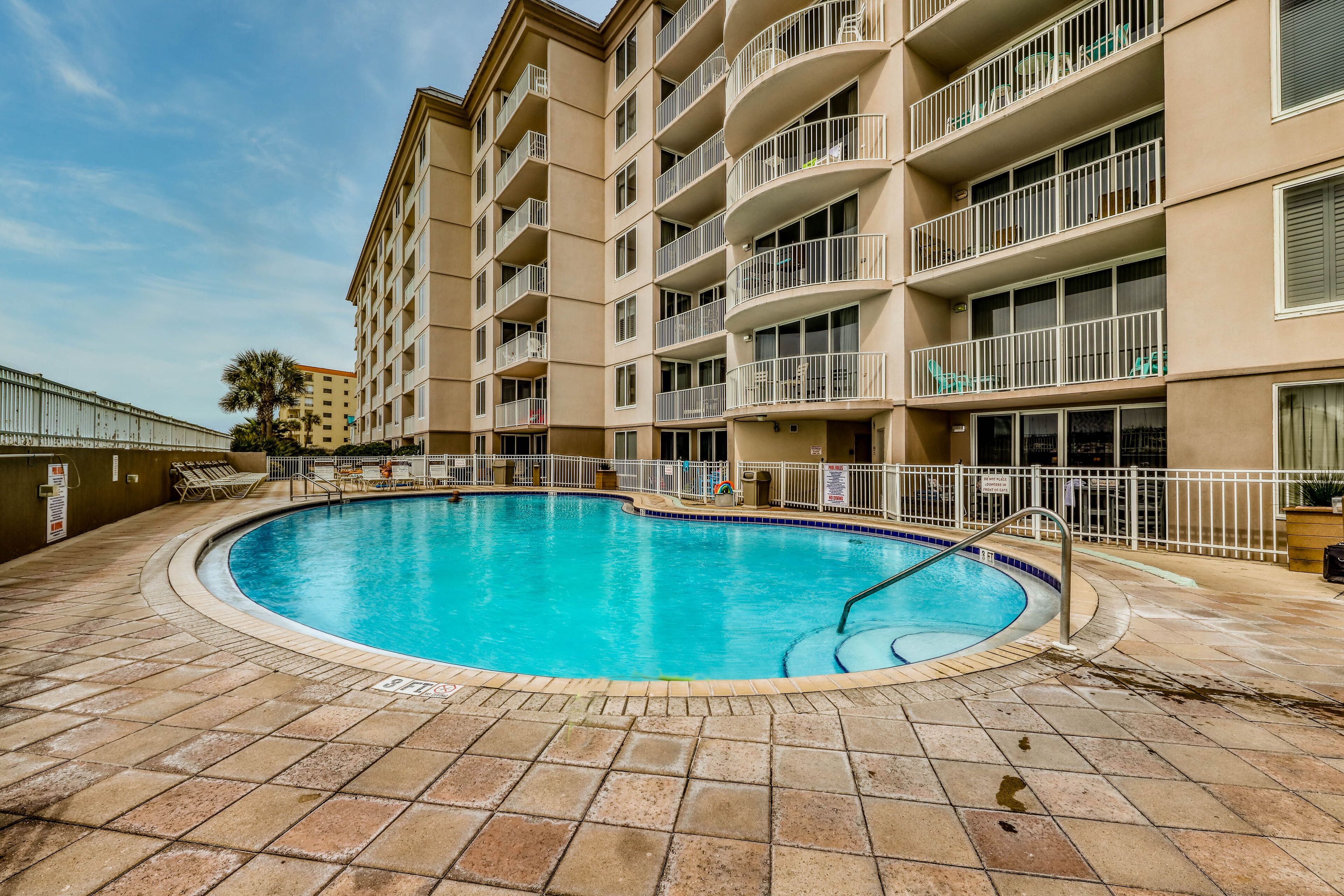 Second-floor, airy condo with great views - close to dining & shopping