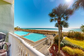 حمّام سباحة مُدفَّأ