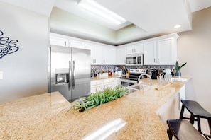 ثلاجة، ميكروويف، فرن، موقد طهي مسطح