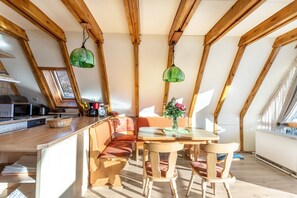 Dining - Cosy Holiday Home Moritz with Garden, Balcony, Terrace & Wi-Fi (Siegsdorf)