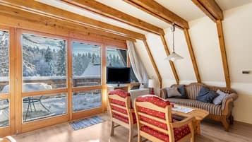 Fernseher, DVD-Player, Stereoanlage