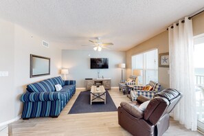 TV, DVD player - Oceanfront condo with washer/dryer, pool access, ocean view, and central AC (Fort Walton Beach)