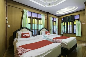 Quarto duplo luxo | Escrivaninha, Wi-Fi de cortesia, roupa de cama