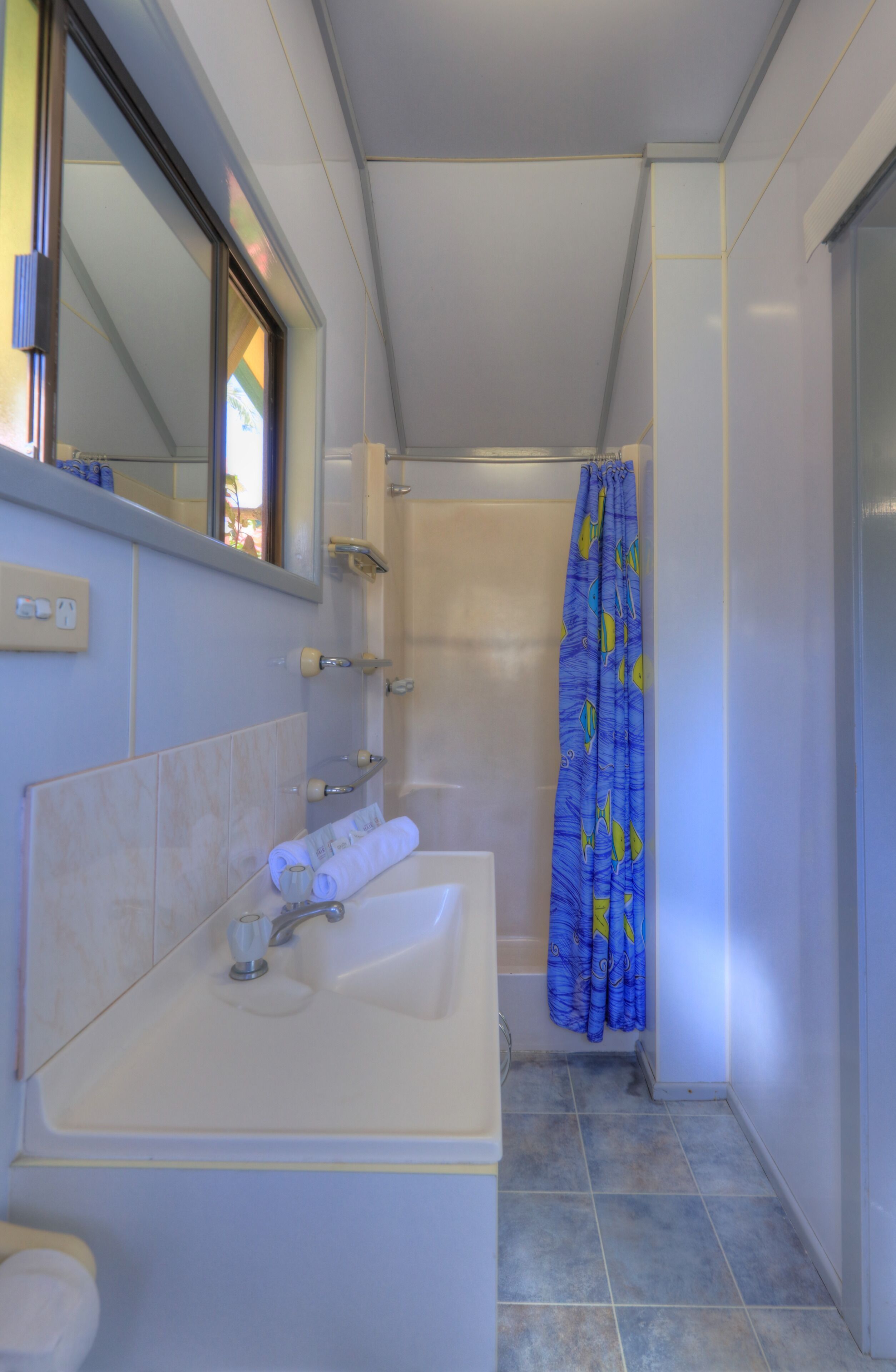 Baño | Amenidades de baño gratuitas y toallas 