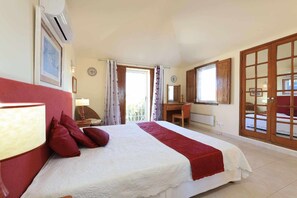 4 bedrooms, iron/ironing board, free WiFi, bed sheets