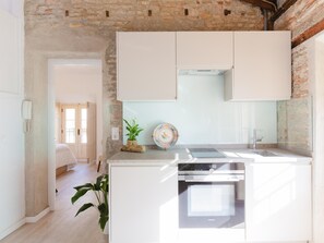 Fridge, microwave, oven, coffee/tea maker - Penthouse with terrace and views in the center of Malaga (Málaga)