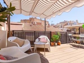 Outdoor dining - Penthouse with terrace and views in the center of Malaga (Málaga)