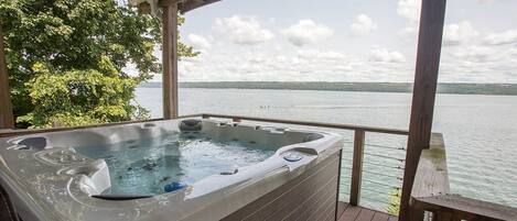 Outdoor spa tub