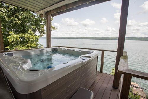 The Lily Pad: Absolutely Stunning Cayuga Lake House!