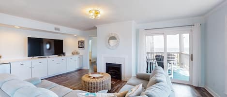 Fernseher, Kamin, DVD-Player, Videothek