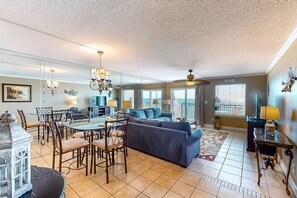 Televisión, reproductor de DVD y videoteca 