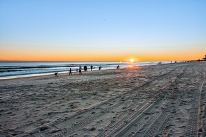 På stranden