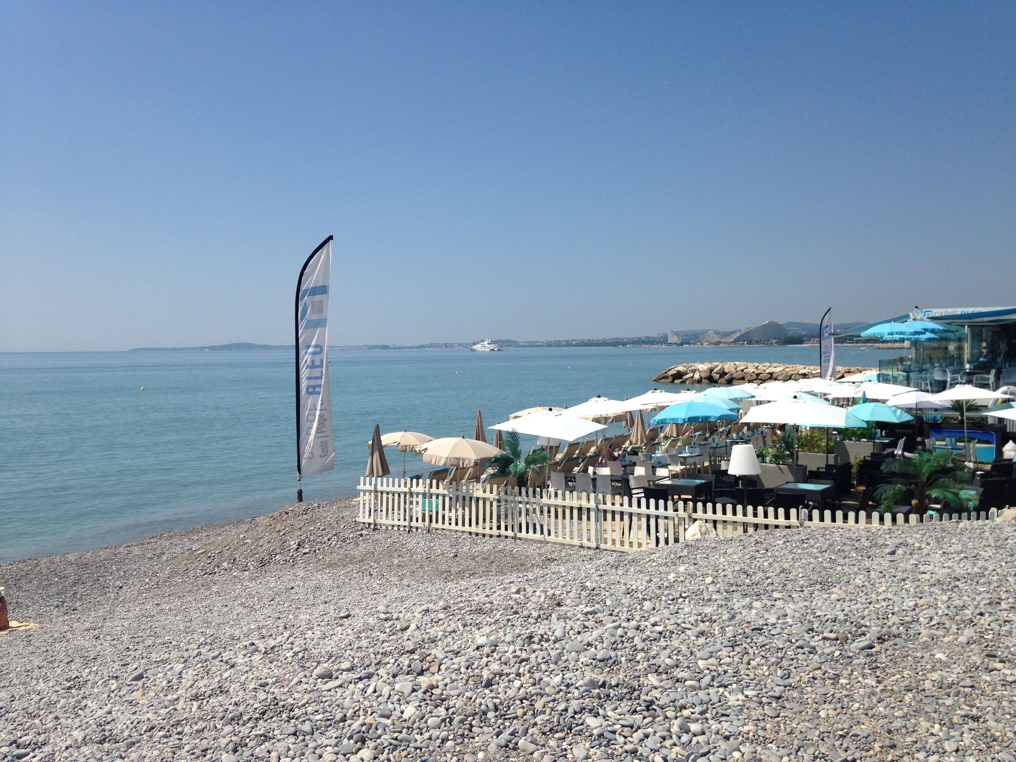 在海滩、沙滩毛巾