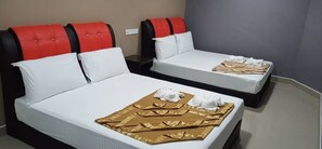 Desk, iron/ironing board, free WiFi, bed sheets - New Wave Cyberjaya Hotel (Cyberjaya)